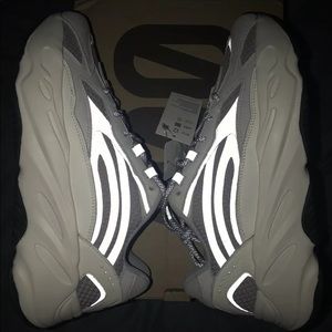 Yeezy static 700 sz10